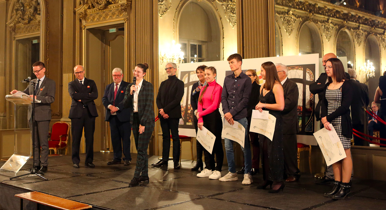 Photo du groupe à la remise des Grands Prix bac pro 2022